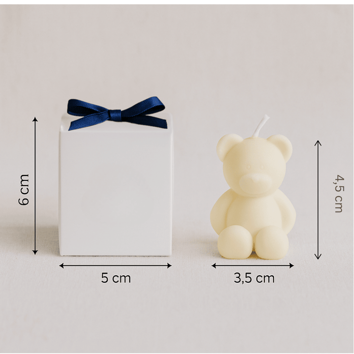 Measurement chart showing a white box with a blue ribbon and a bear-shaped candle on a light gray background.