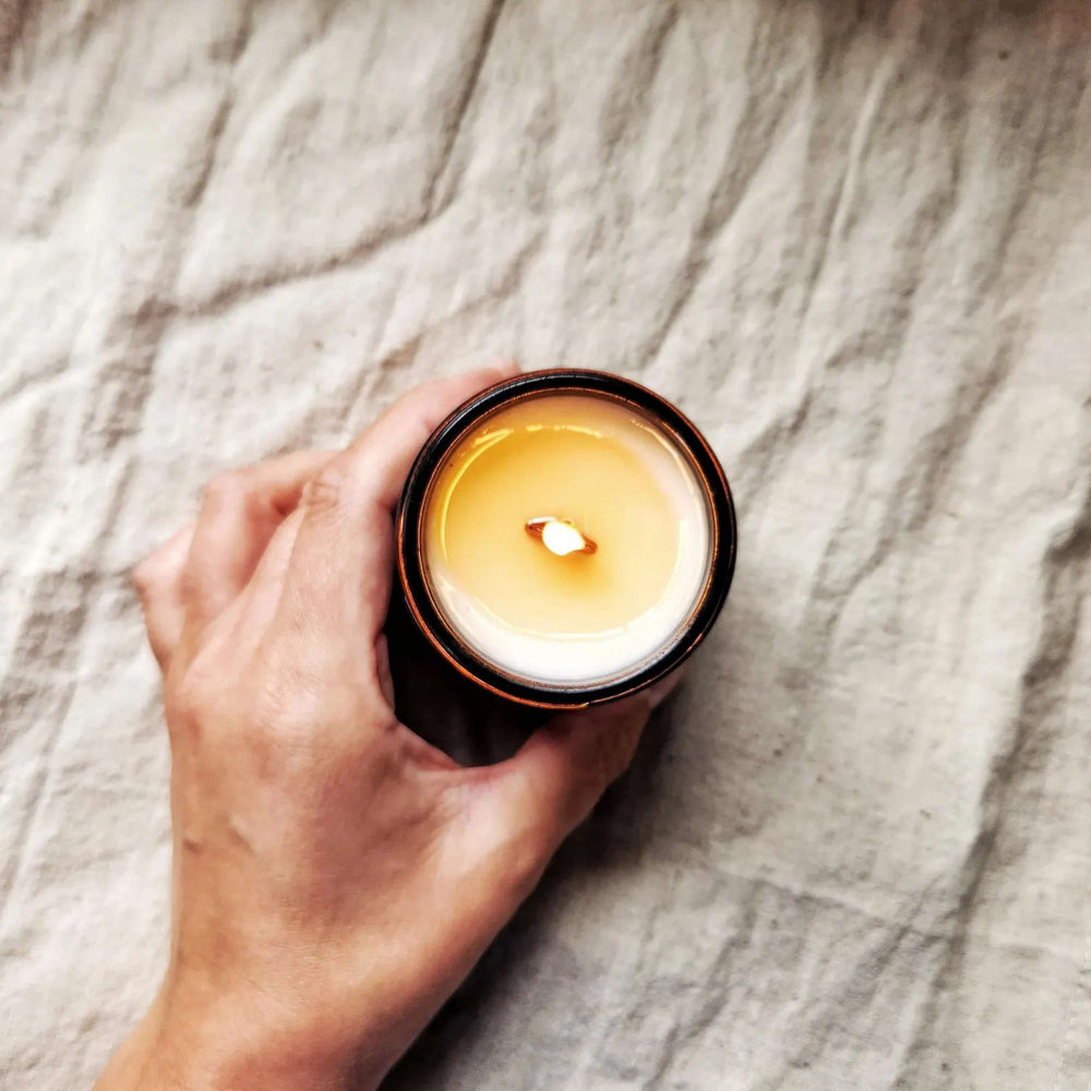 Burning scented candle. 180ml amber jar candle with wood wick