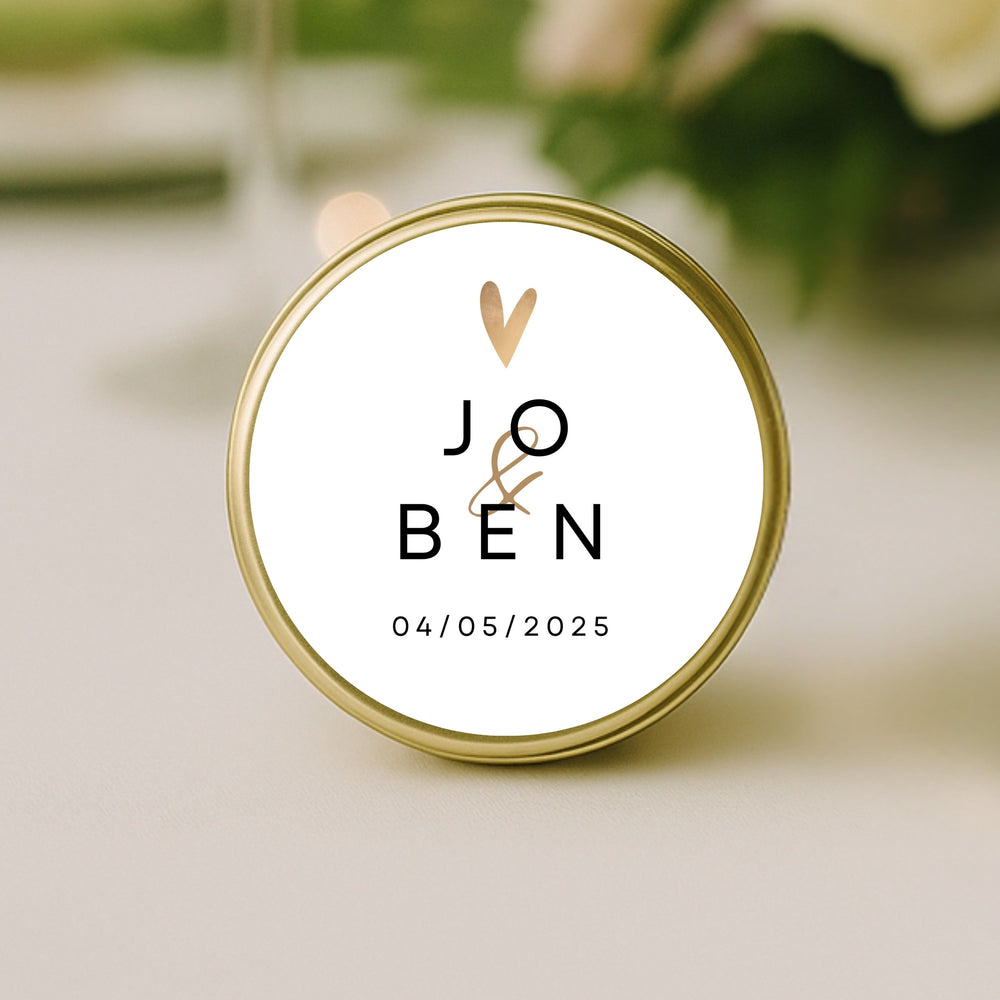 Close-up of Modern Monogram candle label with gold heart and initials – personalised wedding favour lid by KIKO Art